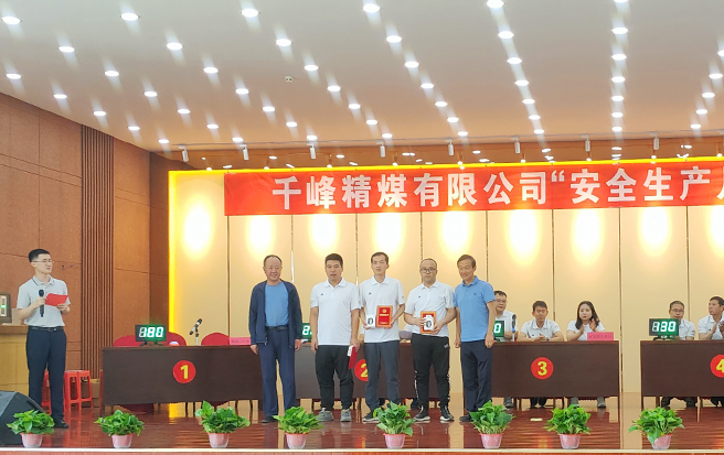 1624351286888803.jpg 馬書記頒獎(jiǎng).jpg