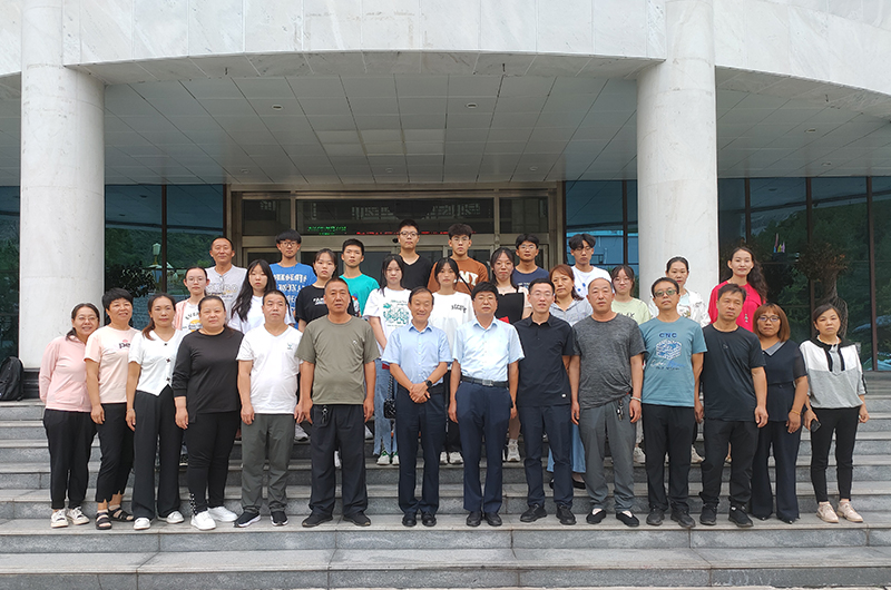 1661243921170072.jpg 合影.jpg